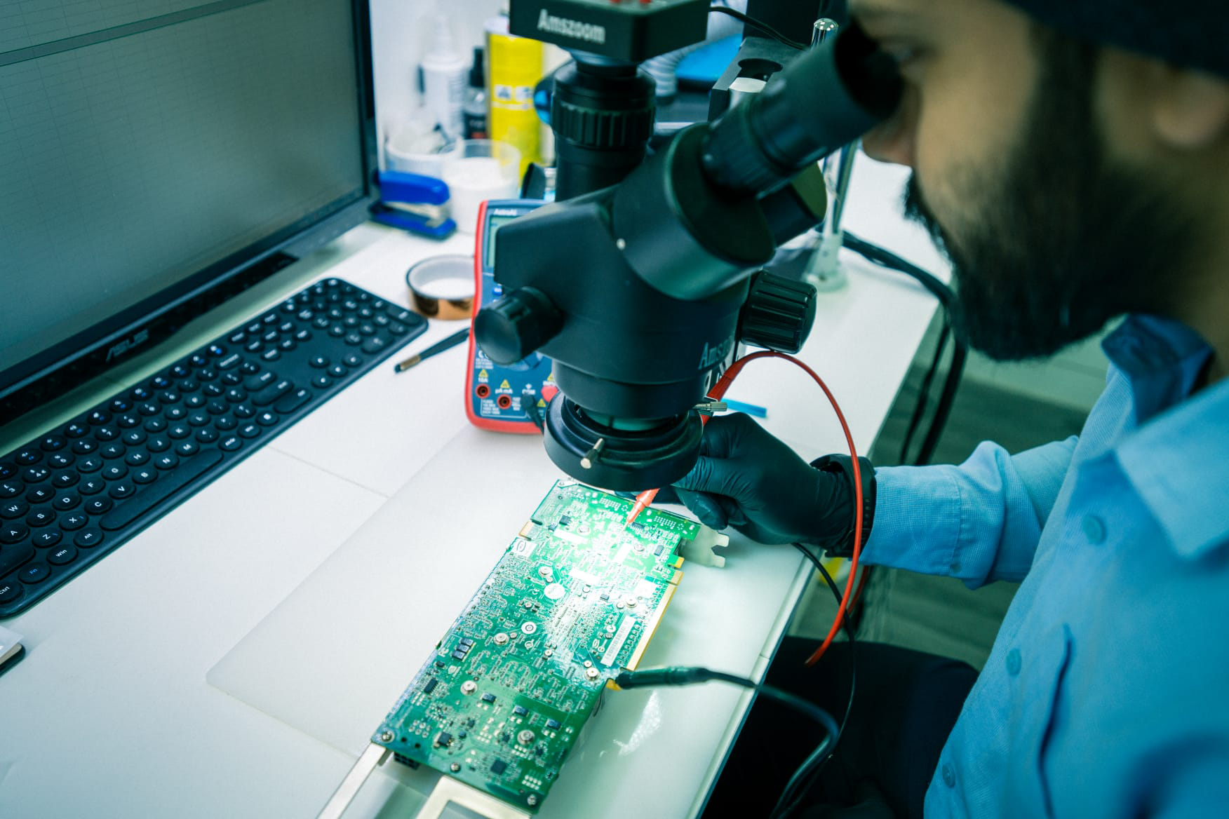 laptop-screen-repair-work-ongoing